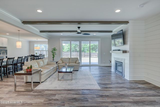 374 Yucca Lane, Wilmington, NC 28412