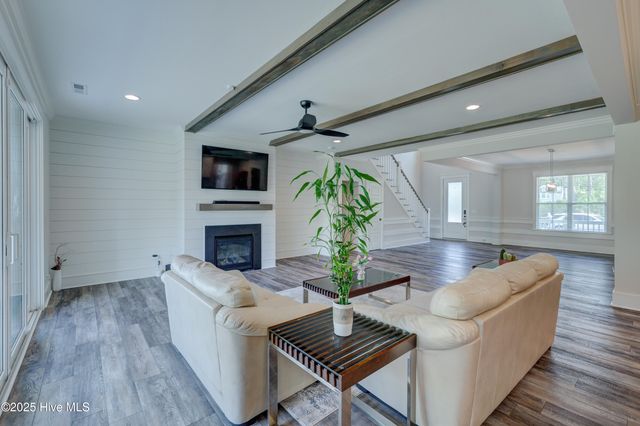 374 Yucca Lane, Wilmington, NC 28412