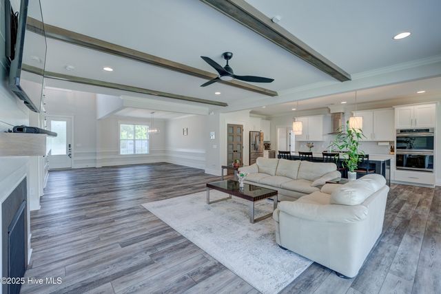 374 Yucca Lane, Wilmington, NC 28412