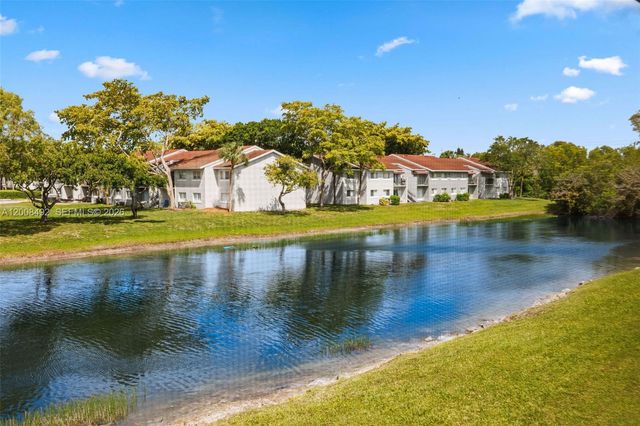 145 Lake Nancy Ln 230, West Palm Beach, FL 33411