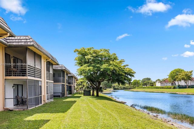 145 Lake Nancy Ln 230, West Palm Beach, FL 33411