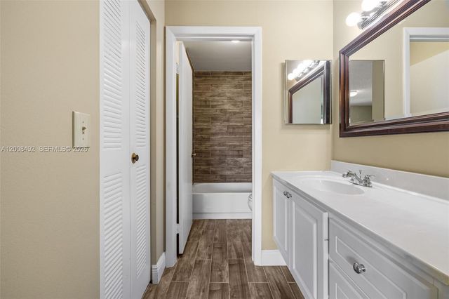 145 Lake Nancy Ln 230, West Palm Beach, FL 33411