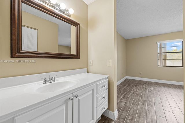 145 Lake Nancy Ln 230, West Palm Beach, FL 33411