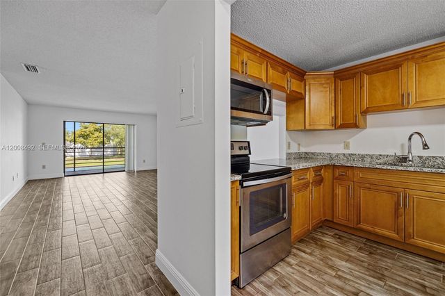 145 Lake Nancy Ln 230, West Palm Beach, FL 33411
