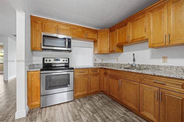 145 Lake Nancy Ln 230, West Palm Beach, FL 33411