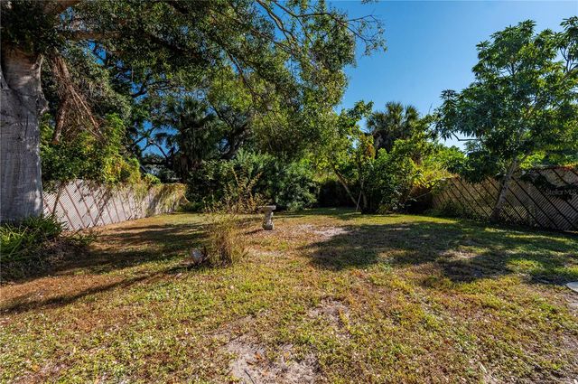 216 GLENWOOD AVENUE, Osprey, FL 34229