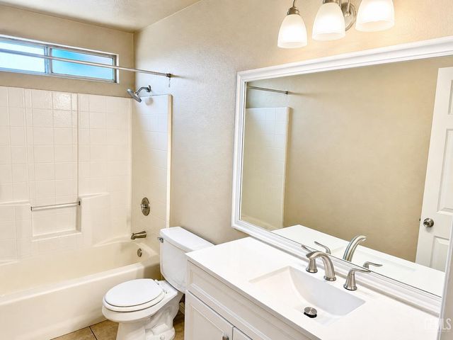 3125 Silver Spur Way, Bakersfield, CA 93312