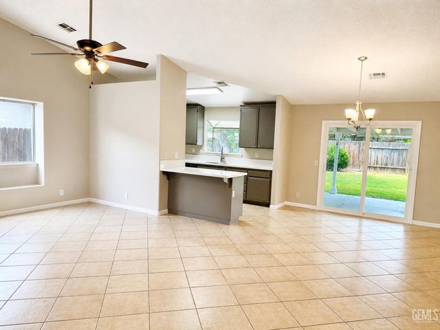 3125 Silver Spur Way, Bakersfield, CA 93312