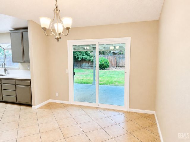 3125 Silver Spur Way, Bakersfield, CA 93312