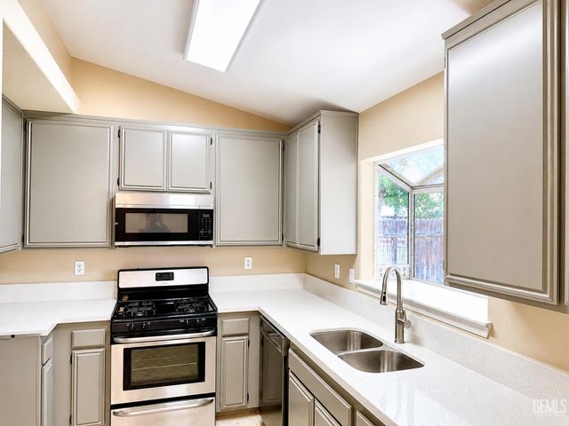3125 Silver Spur Way, Bakersfield, CA 93312