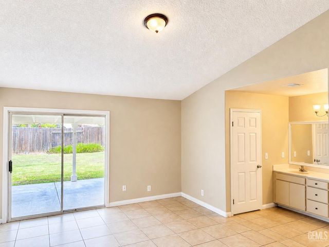3125 Silver Spur Way, Bakersfield, CA 93312