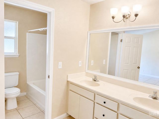 3125 Silver Spur Way, Bakersfield, CA 93312