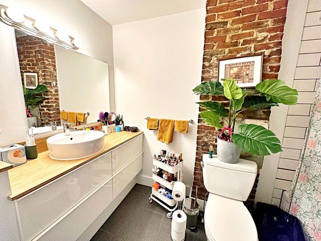 264 Sumner St 3, Boston, MA 02128