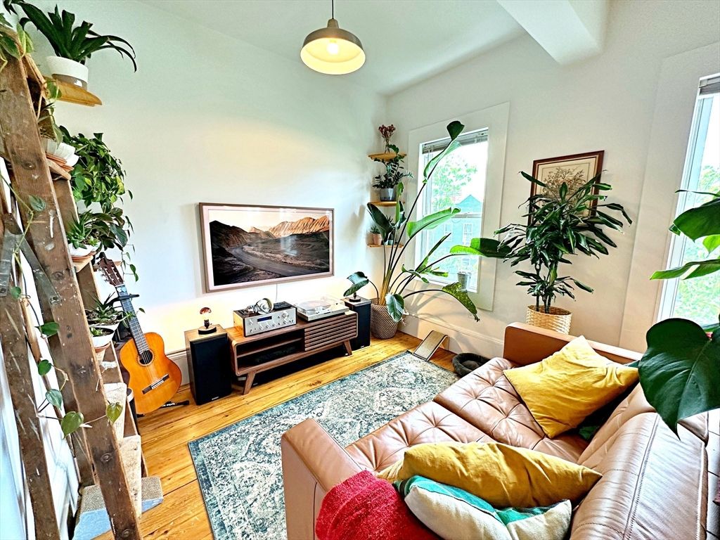 264 Sumner St 3, Boston, MA 02128