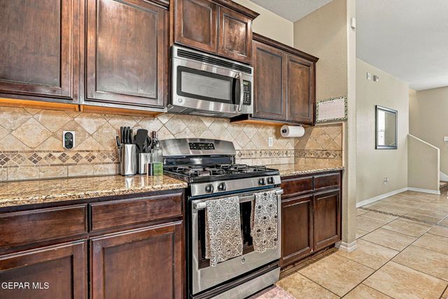 213 S MANZANITA Drive, El Paso, TX 79928
