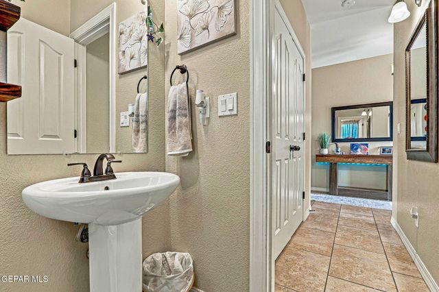 213 S MANZANITA Drive, El Paso, TX 79928