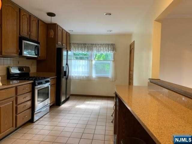 10 Lenox Avenue 2nd Floor, Ridgewood, NJ 07450