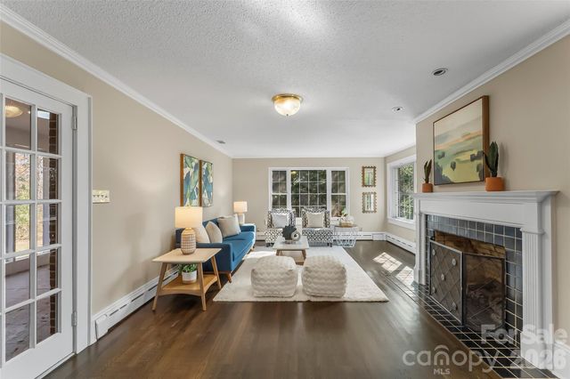 121 33rd Avenue NE, Hickory, NC 28601