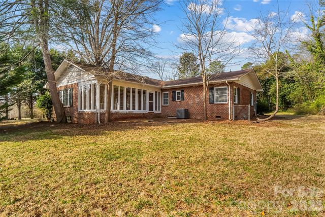121 33rd Avenue NE, Hickory, NC 28601