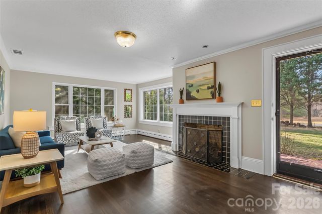 121 33rd Avenue NE, Hickory, NC 28601