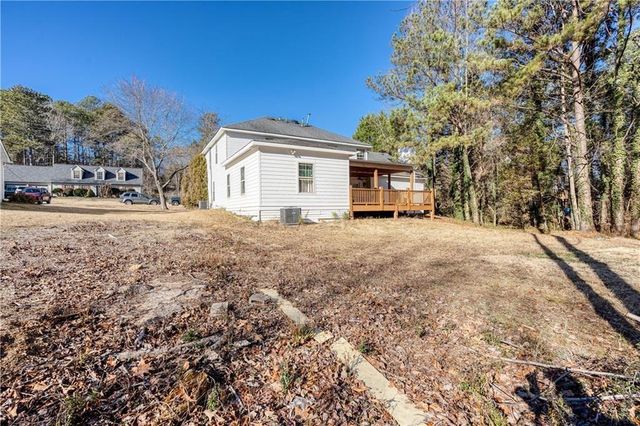 2727 Crestworth Lane, Buford, GA 30519
