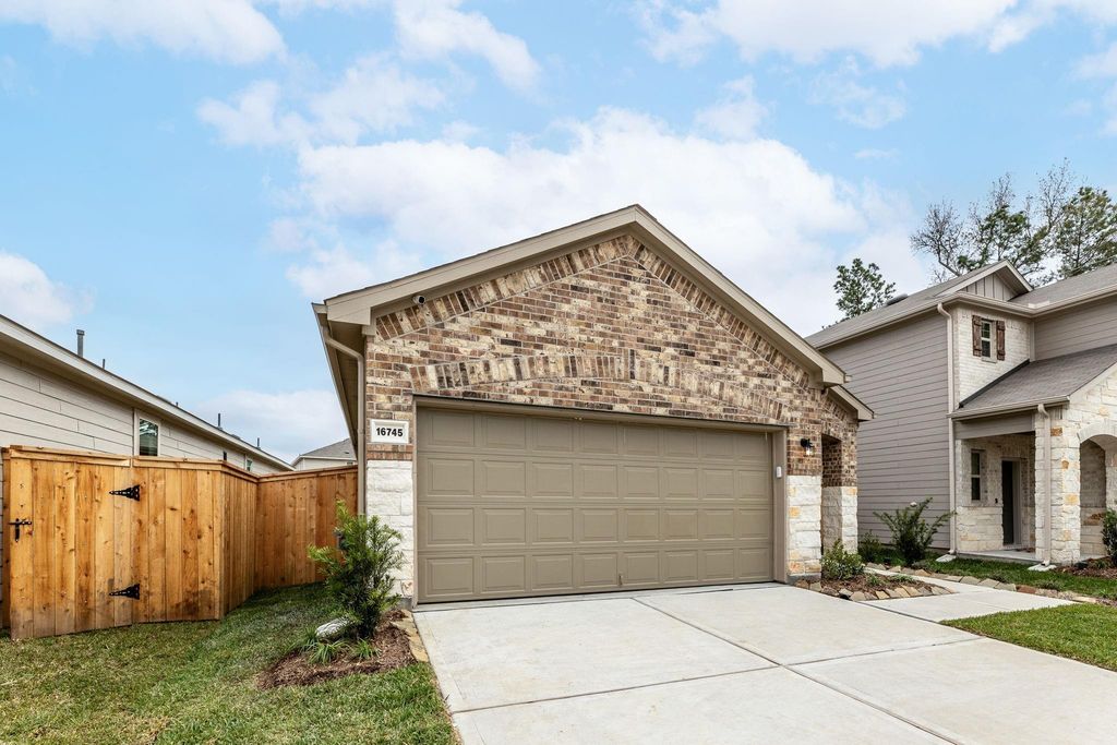16745 Oak Bough Drive, Conroe, TX 77302