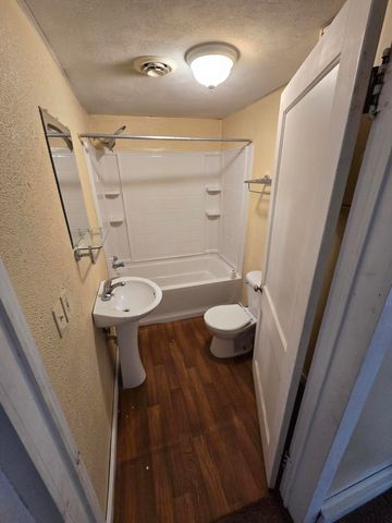 1018 E Locust, Bolivar, MO 65613