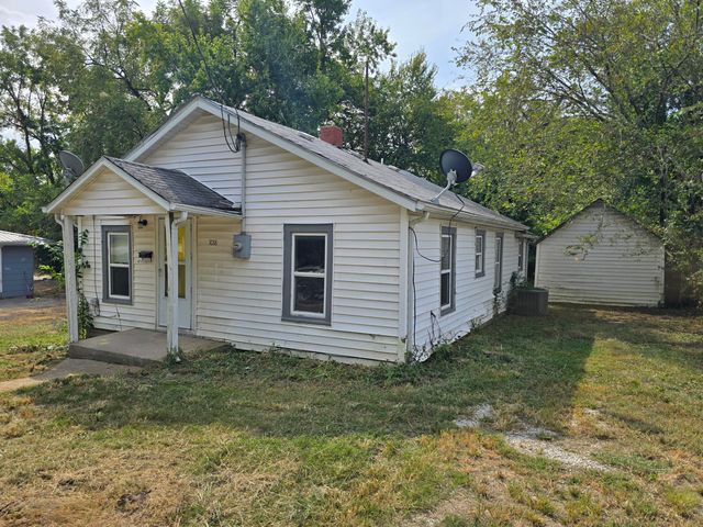 1018 E Locust, Bolivar, MO 65613