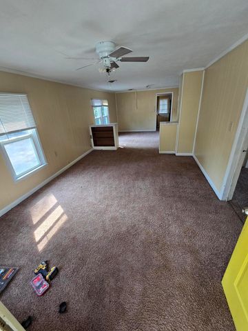 1018 E Locust, Bolivar, MO 65613