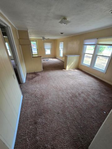 1018 E Locust, Bolivar, MO 65613