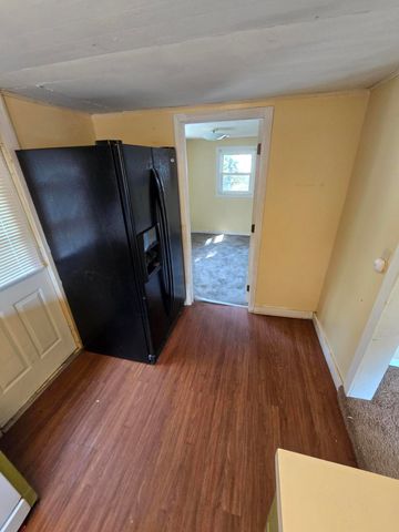 1018 E Locust, Bolivar, MO 65613