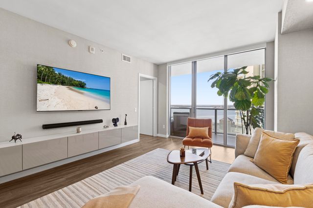 1300 BRICKELL BAY 2105, Miami, FL 33131