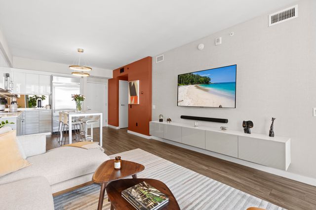 1300 BRICKELL BAY 2105, Miami, FL 33131