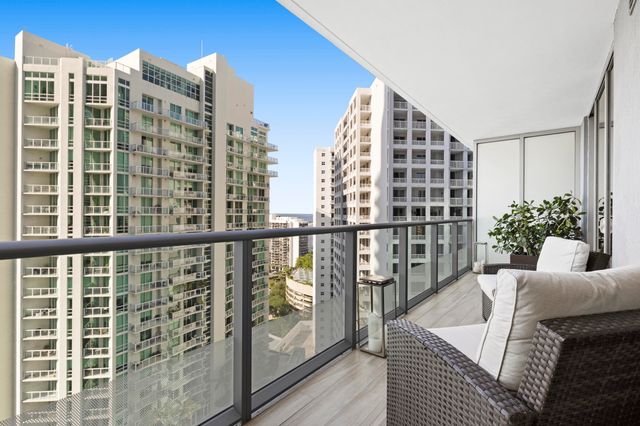 1300 BRICKELL BAY 2105, Miami, FL 33131