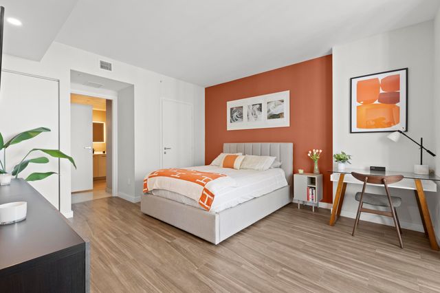 1300 BRICKELL BAY 2105, Miami, FL 33131