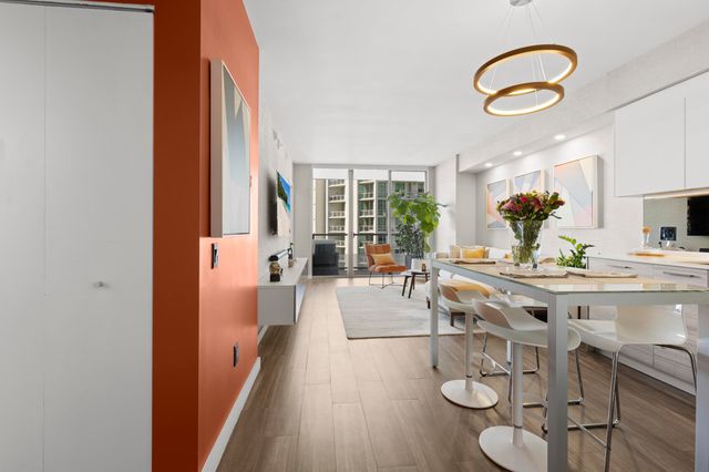 1300 BRICKELL BAY 2105, Miami, FL 33131