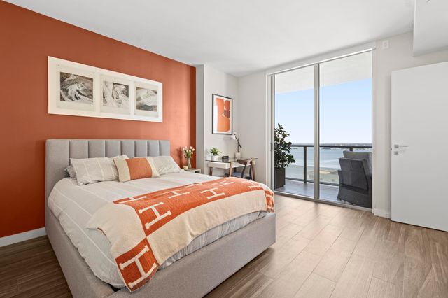 1300 BRICKELL BAY 2105, Miami, FL 33131