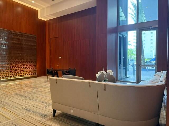 1300 BRICKELL BAY 2105, Miami, FL 33131