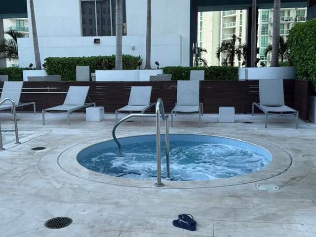 1300 BRICKELL BAY 2105, Miami, FL 33131