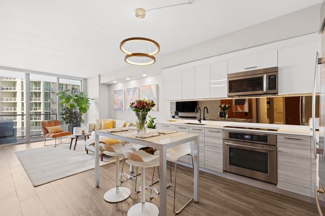 1300 BRICKELL BAY 2105, Miami, FL 33131