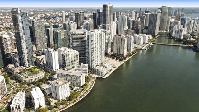 1300 BRICKELL BAY 2105, Miami, FL 33131