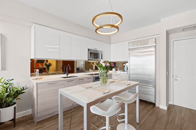 1300 BRICKELL BAY 2105, Miami, FL 33131