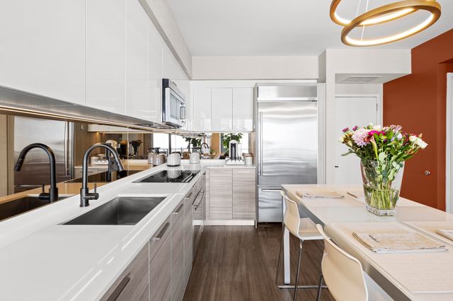 1300 BRICKELL BAY 2105, Miami, FL 33131