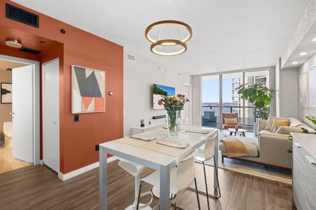 1300 BRICKELL BAY 2105, Miami, FL 33131
