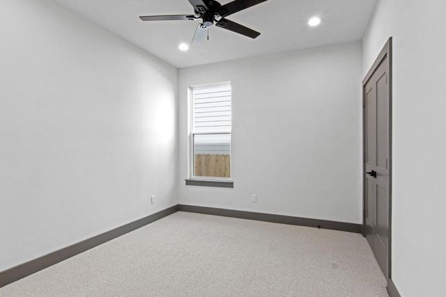 4805 Paula St B, Houston, TX 77033