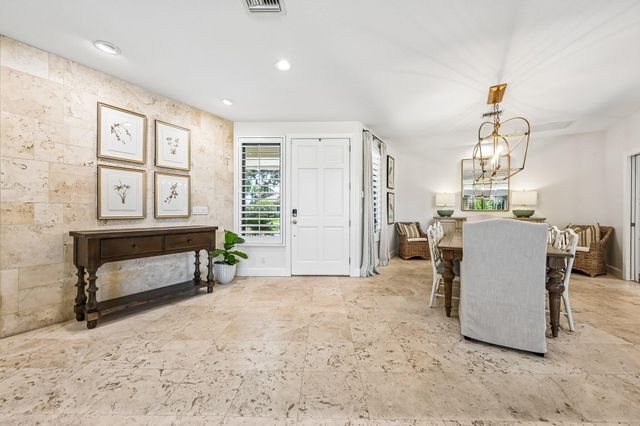 15 Carrick Road, Palm Beach Gardens, FL 33418