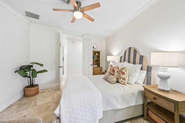 15 Carrick Road, Palm Beach Gardens, FL 33418