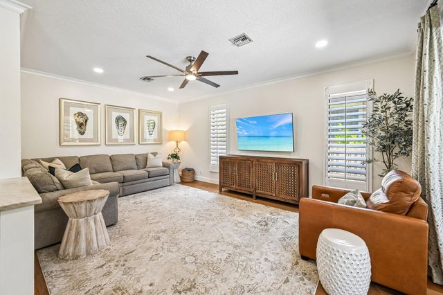 15 Carrick Road, Palm Beach Gardens, FL 33418