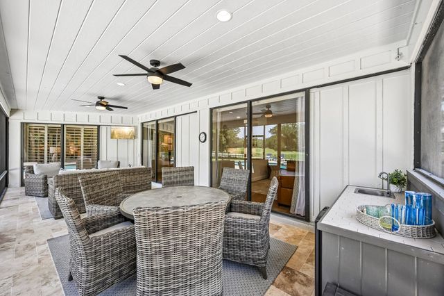 15 Carrick Road, Palm Beach Gardens, FL 33418