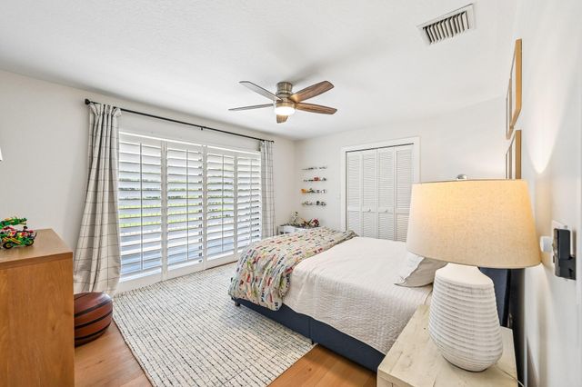 15 Carrick Road, Palm Beach Gardens, FL 33418